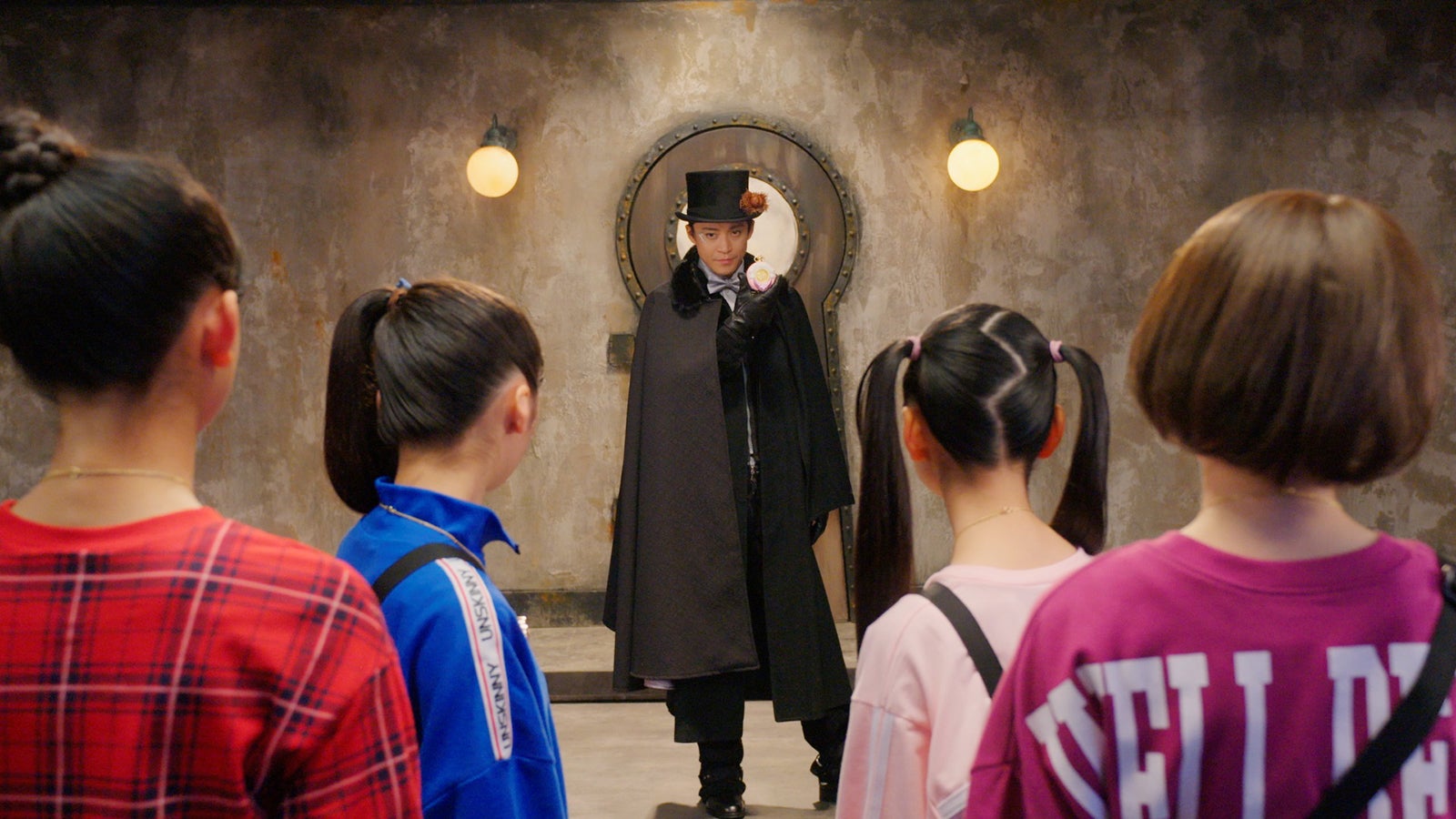 小栗旬演じるファングリ（C）TOMY・OLM／ファントミラージュ！製作委員会・テレビ東京