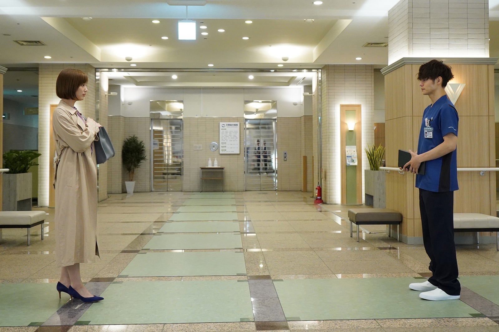 本田翼、窪田正孝／「ラジエーションハウスⅡ～放射線科の診断レポート～」第1話より（C）フジテレビ