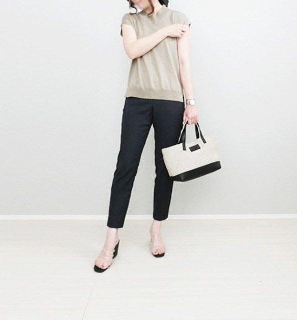清涼感あふれるオフィスコーデを作る方法は 涼しい服装で夏の通勤を快適に モデルプレス 清涼感あふれるオフィスコーデを作る方法は 涼しい服装で夏の通勤を快適に モデルプレス
