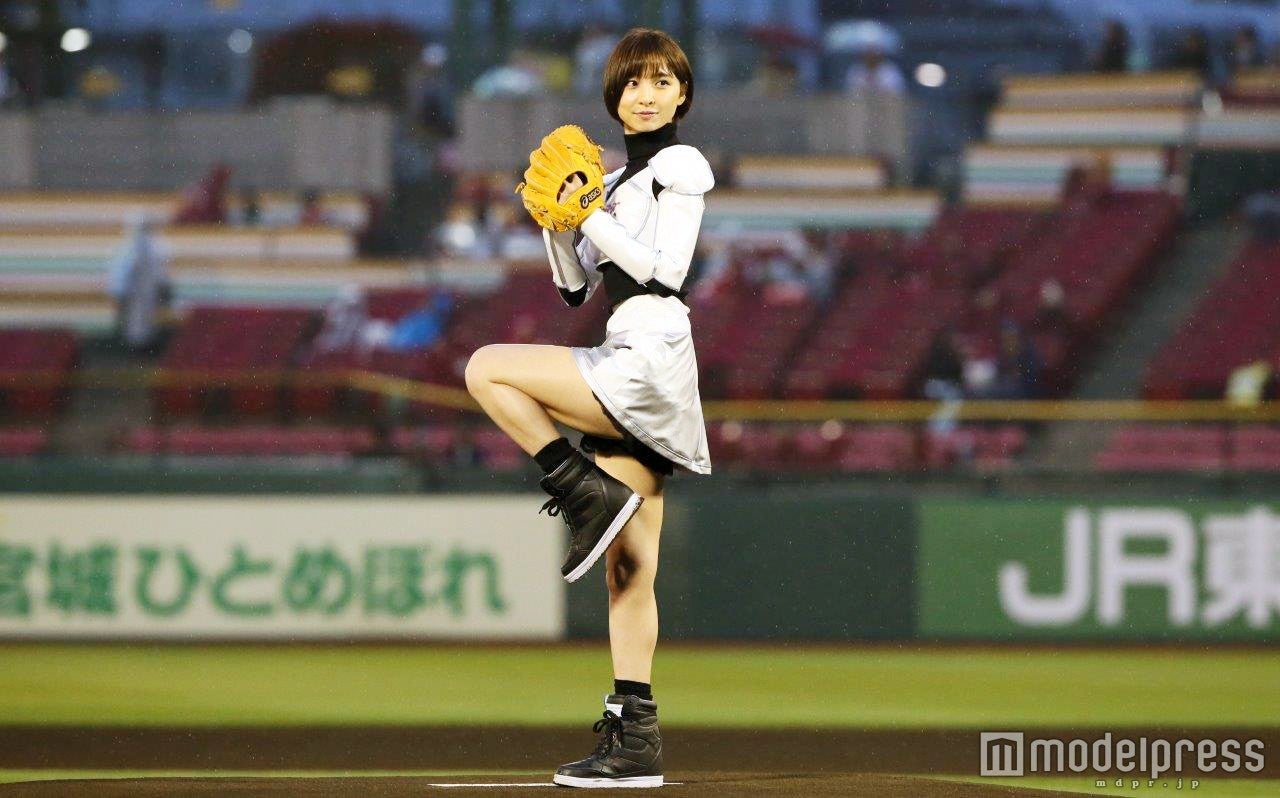 篠田麻里子、ミニスカで美脚披露も“ノーバン”ならず「30点くらい」