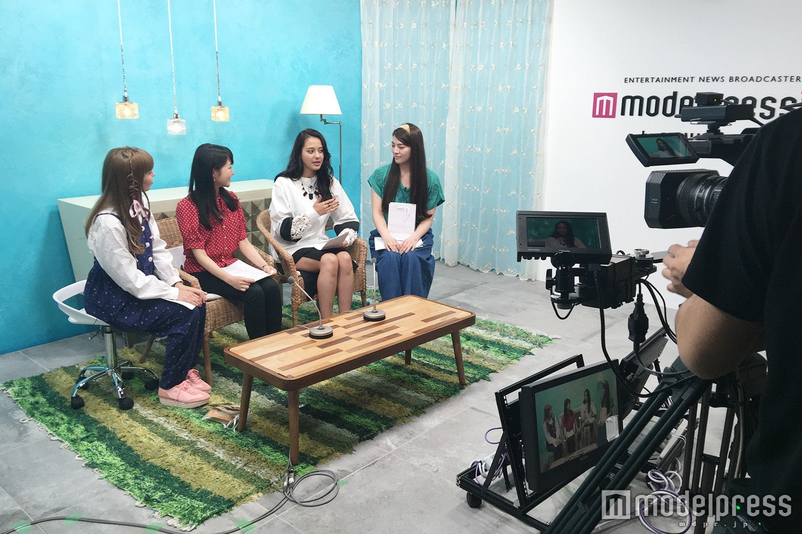 「ナナイロ」生放送の様子（C）モデルプレス