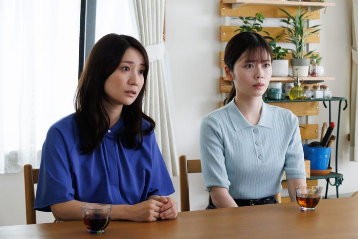 大島優子、小芝風花「GO HOME~警視庁身元不明人相談室~」第9話より(C)日本テレビ