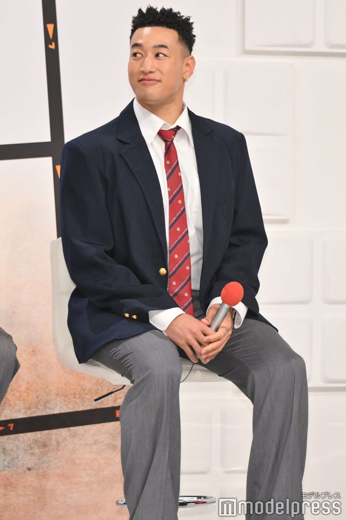 33歳で制服を着こなした関口メンディー(C)モデルプレス