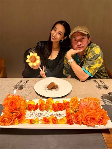 PINKY、夫・窪塚洋介＆愛娘との43歳誕生日ショット公開「出会えた私は本当に幸せ者」