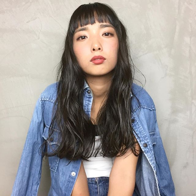 黒髪ロングさんに似合うストレートヘアアレンジ特集 大人可愛いスタイルに モデルプレス