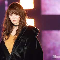 モデルプレス - けやき坂46加藤史帆、肌見せコーデで美しさ際立つ<GirlsAward 2017 A/W>