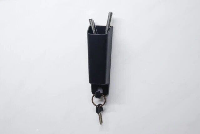 ダイソーのフック付ペンポケット（黒、4.6cm×14.5cm×4.8cm）2