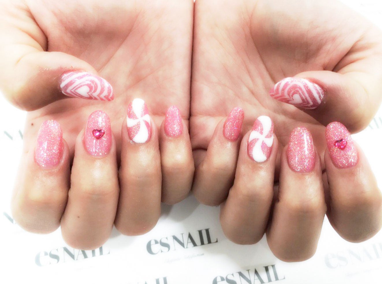 キャンディーみたいなスイートネイル（画像提供：esNAIL）