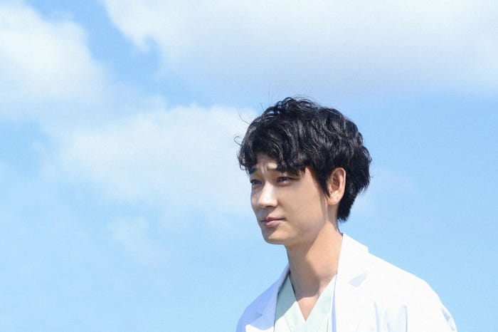 綾野剛/「コウノドリ」第1話より(画像提供:TBS)