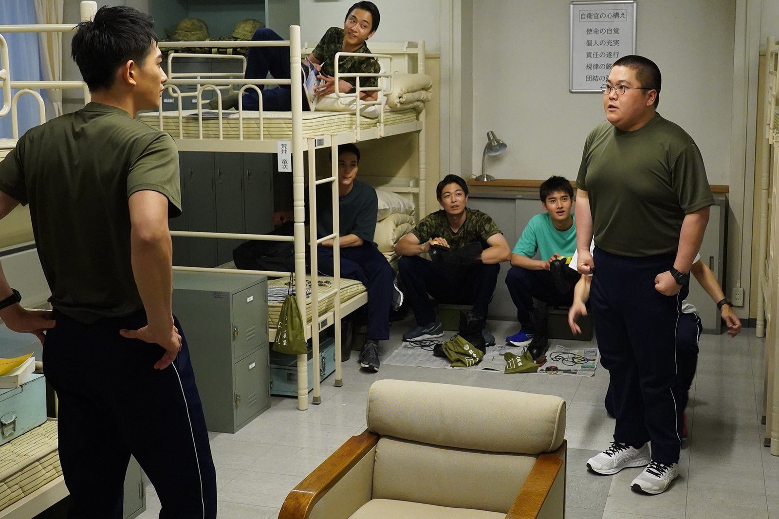 （手前左から）町田啓太、池田永吉（後方左から）佐藤寛太、一ノ瀬颯、時任勇気、藤岡真威人／「テッパチ！」第5話より（C）フジテレビ