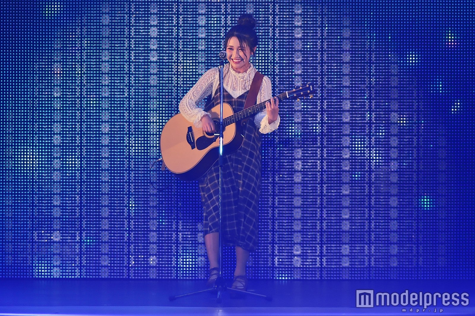 井上苑子、笑顔弾ける「大切な君へ」「だいすき。」に女子熱狂＜関コレ2016A／W＞