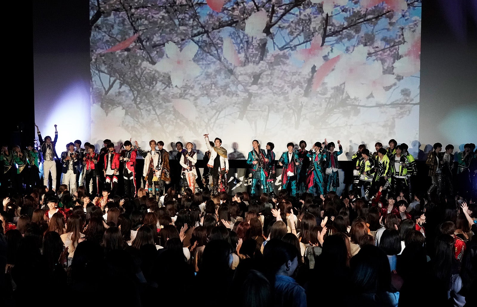 SixTONES・Snow ManらジャニーズJr.53人が集結「映画 少年たち」集大成のパフォーマンス披露