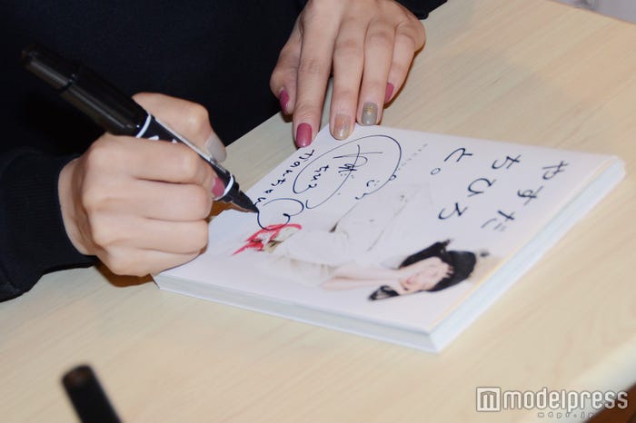 (C)モデルプレス