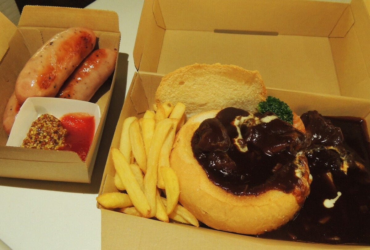 特製ビーフシチュー（1600円）とグリルソーセージ（1000円）