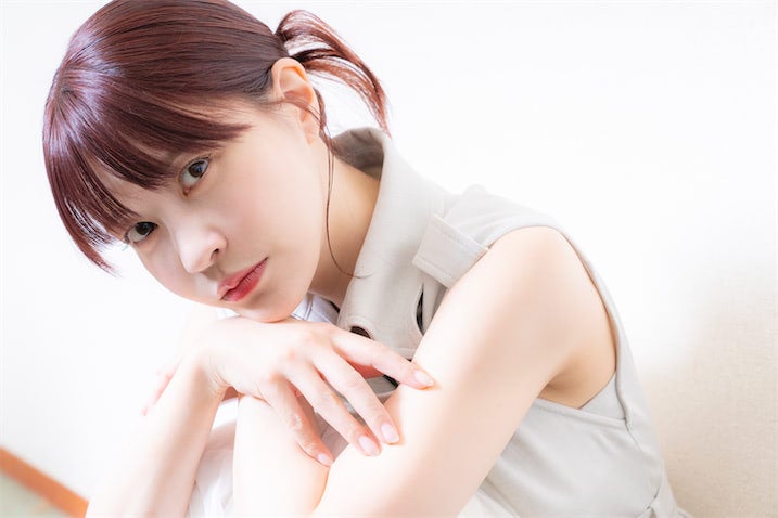 岸明日香、5年ぶり写真集で“完全すっぴん表紙”「キックボクシングに通って３キロ痩せました」