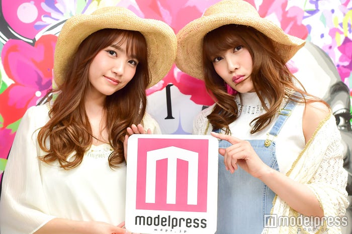 左から:加藤玲奈、入山杏奈 (C)モデルプレス