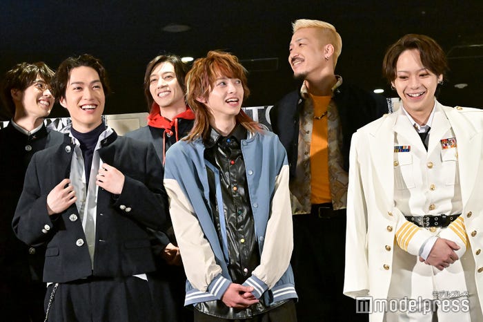 (左上から時計回りに)田村升吾、山崎晶吾、うえきやサトシ、佐藤流司、新谷聖司、藤原樹(C)モデルプレス