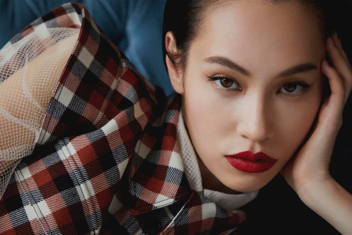 水原希子/シャンゼリゼ ルック(提供写真)