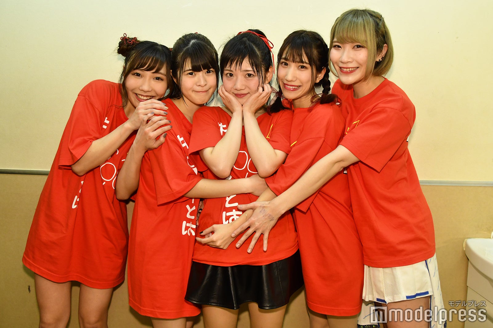 （左から）瀬戸そらら、姫乃ななみ、沙倉あやの、伊崎るな、八神なゆた（C）モデルプレス