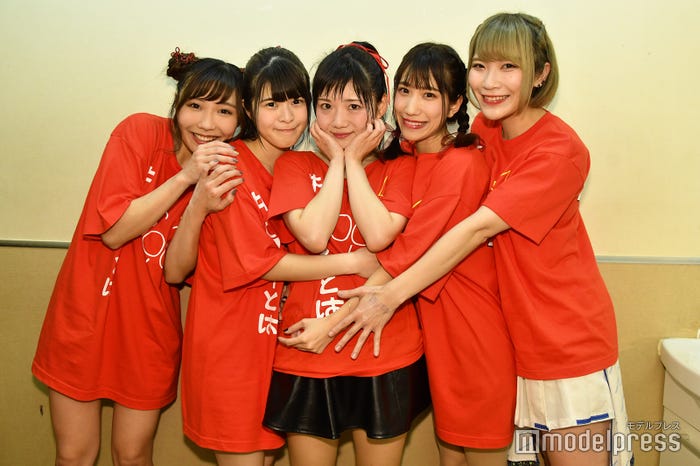 (左から)瀬戸そらら、姫乃ななみ、沙倉あやの、伊崎るな、八神なゆた(C)モデルプレス