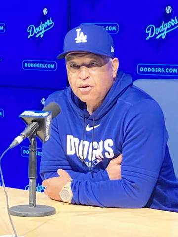 ロバーツ監督 大乱調の佐々木朗希に「私はお前を信じている」ベンチで直接ゲキ→「開幕4戦目に先発する」8四死球5失点も方針に変更無し