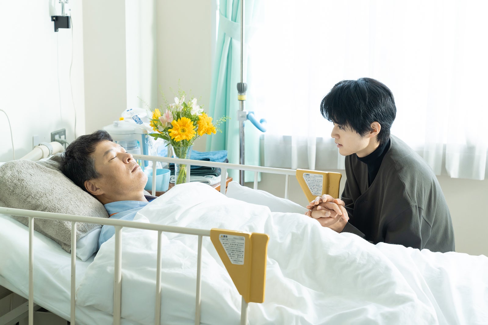 田中哲司、鈴鹿央士「ゆりあ先生の赤い糸」第1話より（C）テレビ朝日