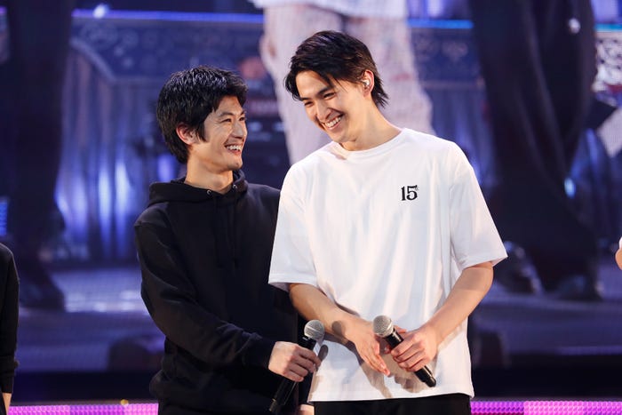 三浦春馬、甲斐翔真/15th Anniversary SUPER HANDSOME LIVE「JUMP↑ with YOU」【15日昼公演】写真提供:アミューズ