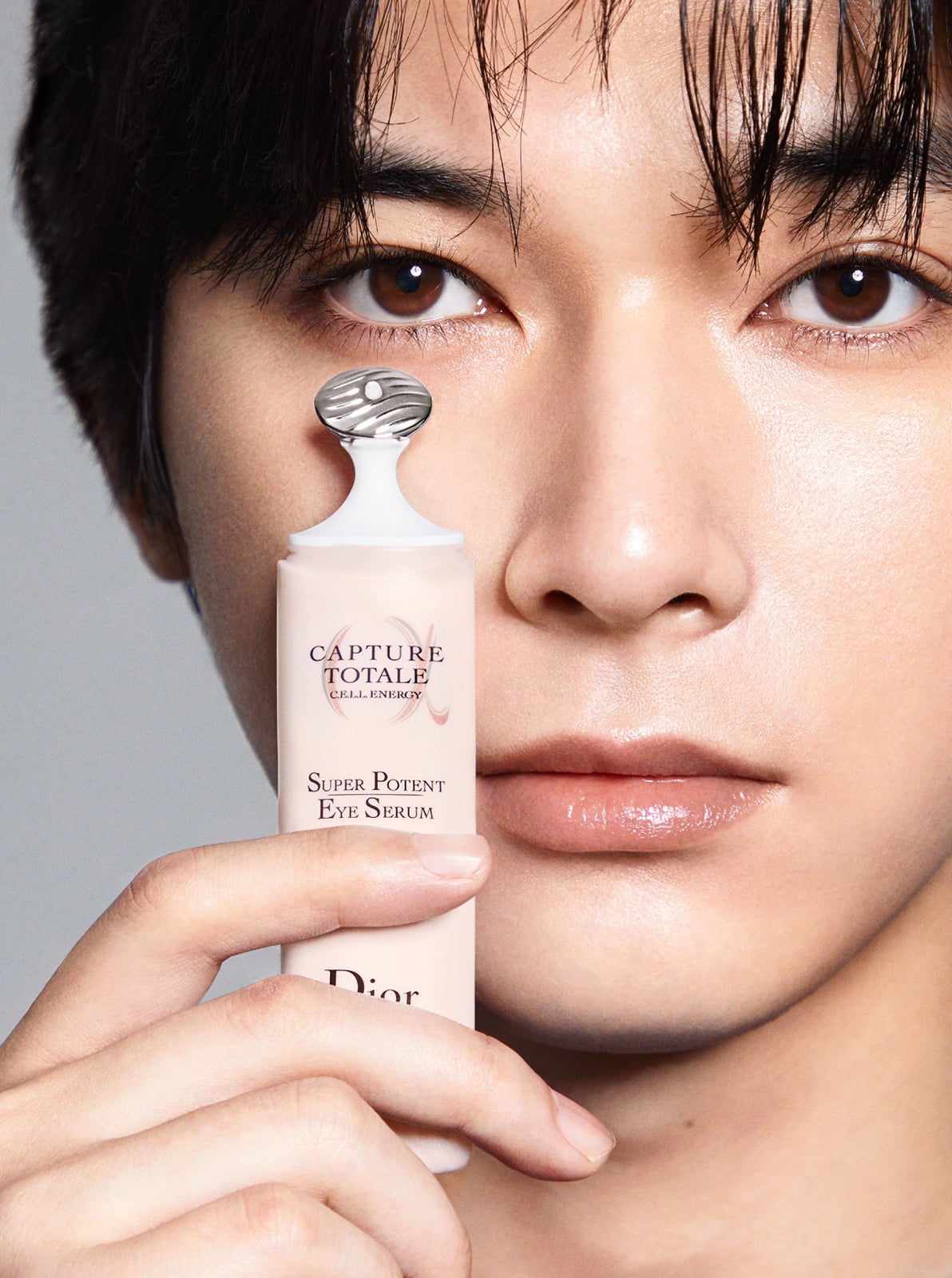 吉沢亮、力強い“眼差し”で魅せる