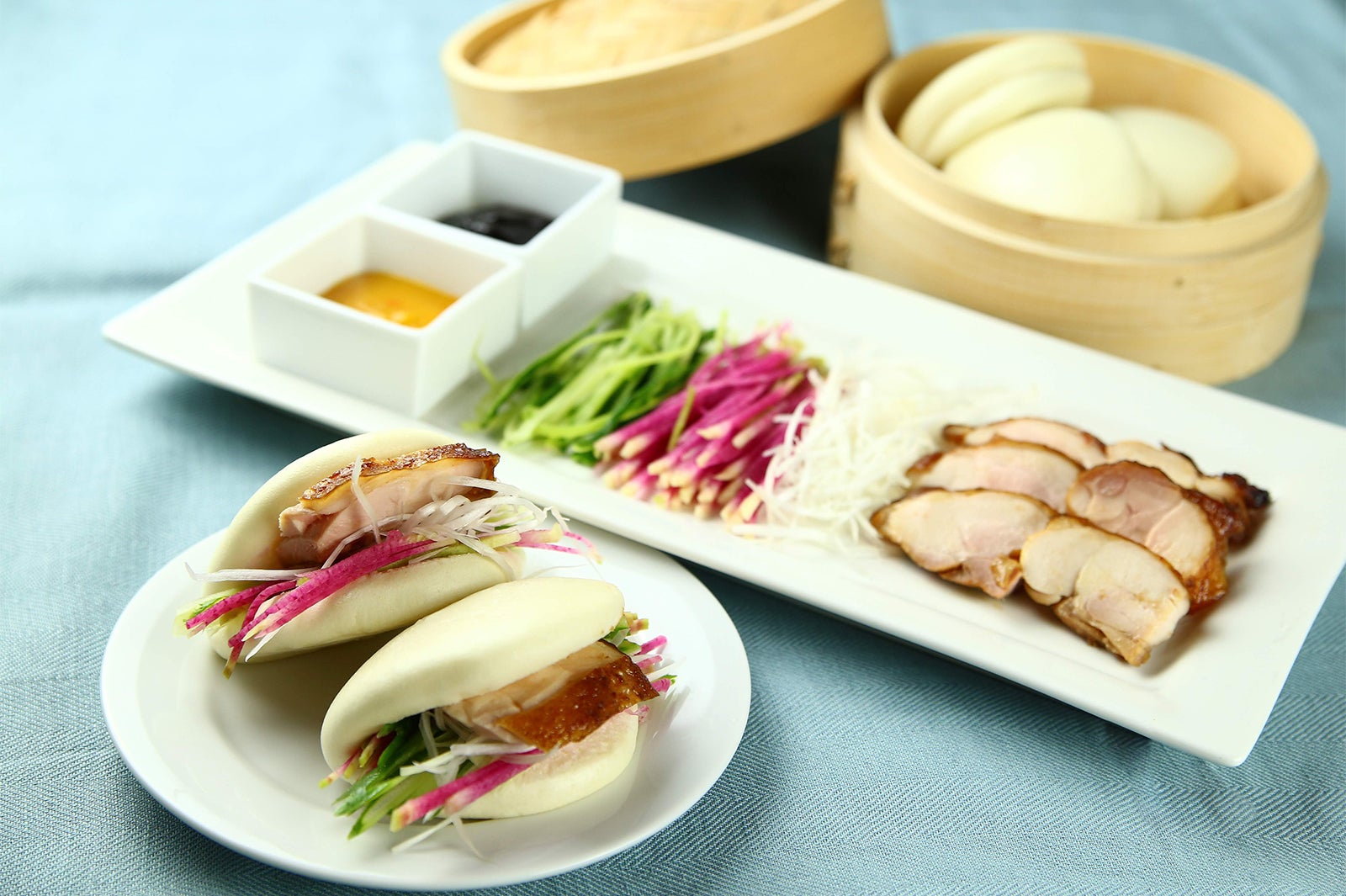 ローストチキンの蒸しパン包み／画像提供：きちり