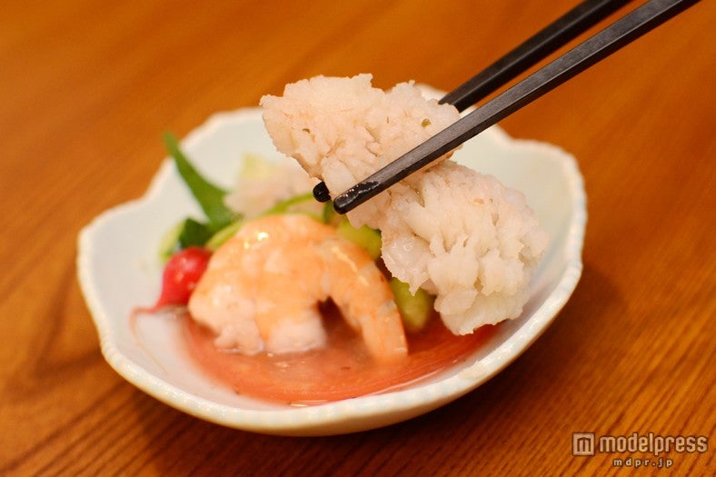 鱧の湯引き、梅肉ドレッシング