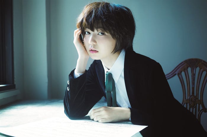 安本彩花/『私立恵比寿中学カレンダー2017』(ワニブックス刊)より