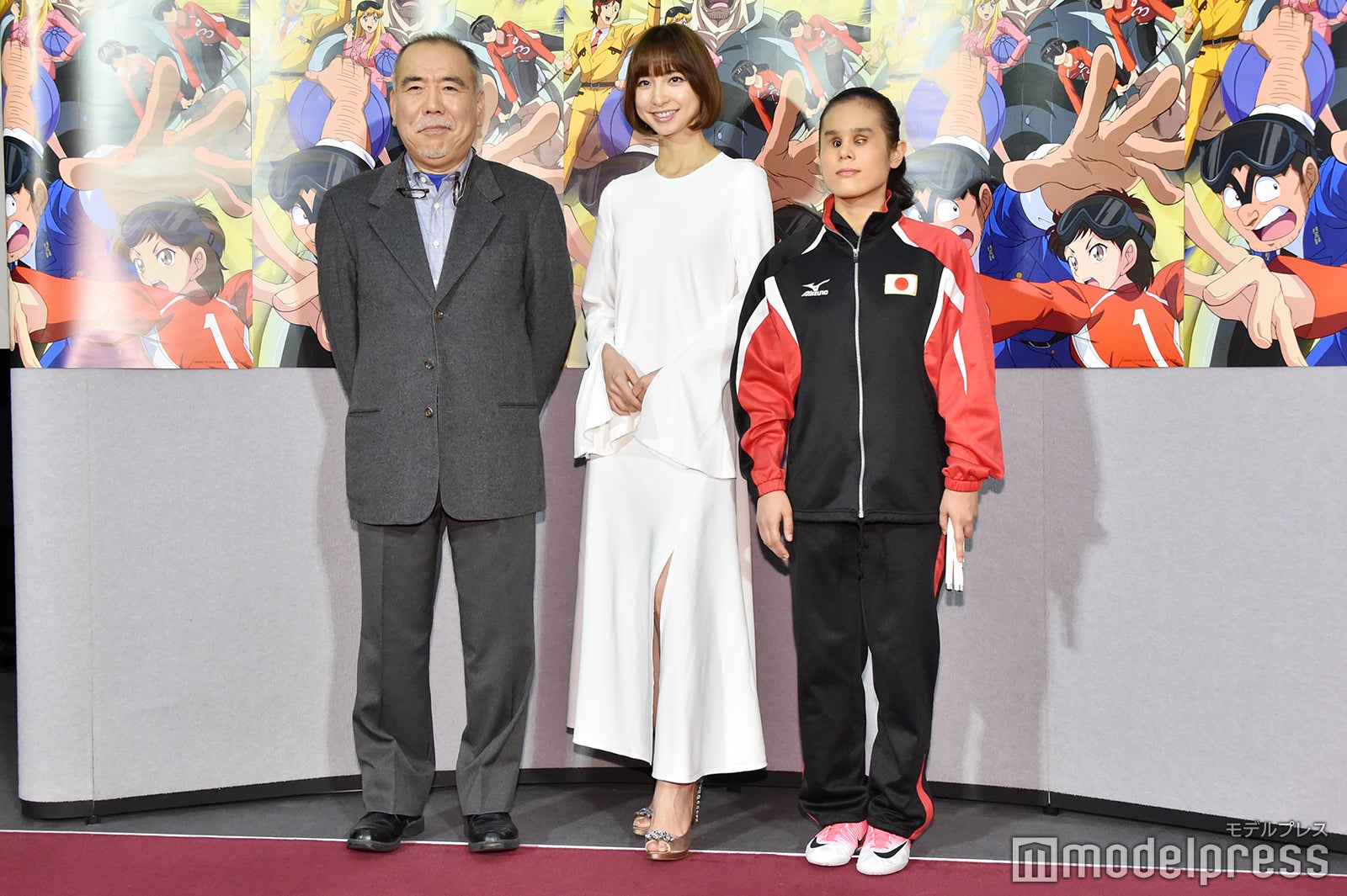 山田隆司氏、篠田麻里子、安室早姫選手（C）モデルプレス