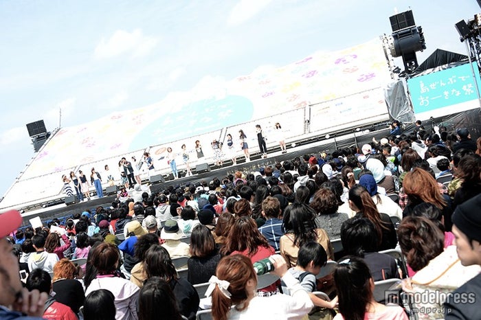 「島ぜんぶでおーきな祭 第7回沖縄国際映画祭」で行われた「ちゅらイイGIRLS UP!ステージ」会場の様子