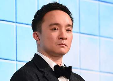誰？！これは分からんっ【ふり刑事】記者は人気芸人！ 黒髪大人メイクの美女にSNSも「しっかり女優」「星野真里似」「演技力まで凄い」