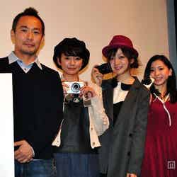 『女子カメラ』の初日舞台挨拶に登壇した向井宗敏監督、熊谷弥香、高山都、園ゆきよ