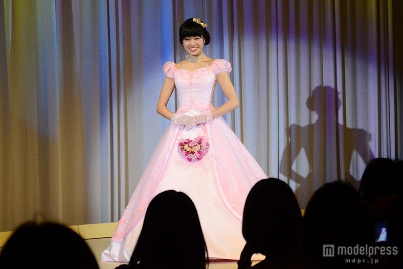 白雪姫をイメージしたカラードレス