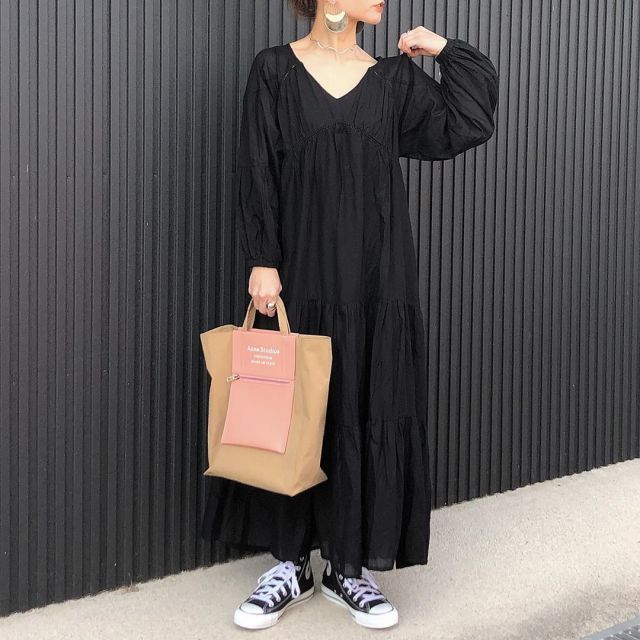 ワンピースの日だってスニーカーを履く 可愛い カジュアル で作るイマドキスタイル モデルプレス