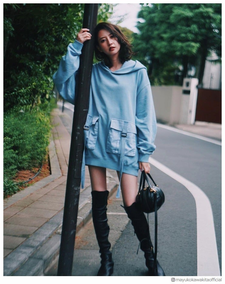 河北麻友子、ほっそり美脚際立つニーハイブーツコーデに反響