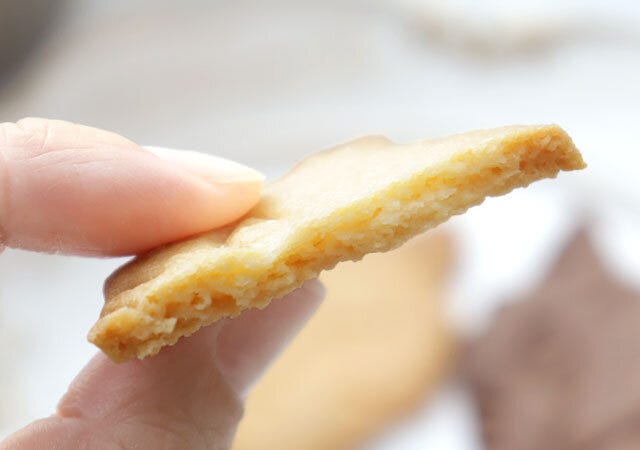 “神様のいたずら”ネコクッキー缶味