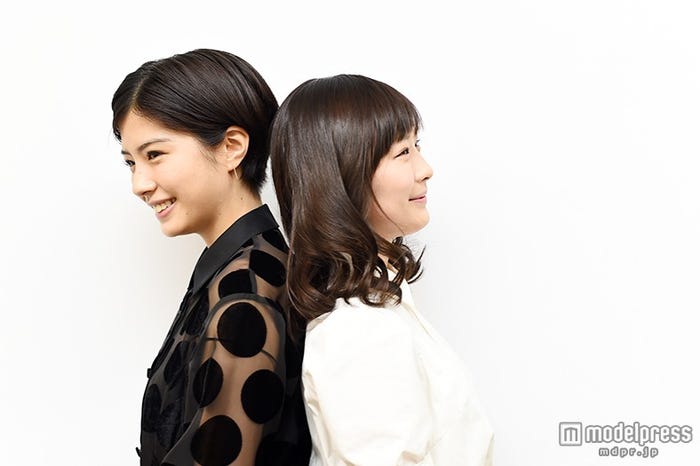(左から)佐久間由衣、伊藤沙莉