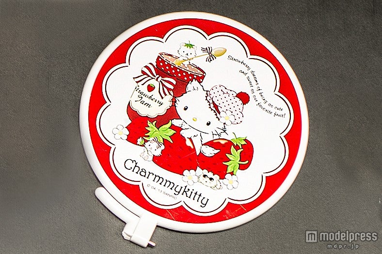 取っ手が壊れたキャラクターの鏡