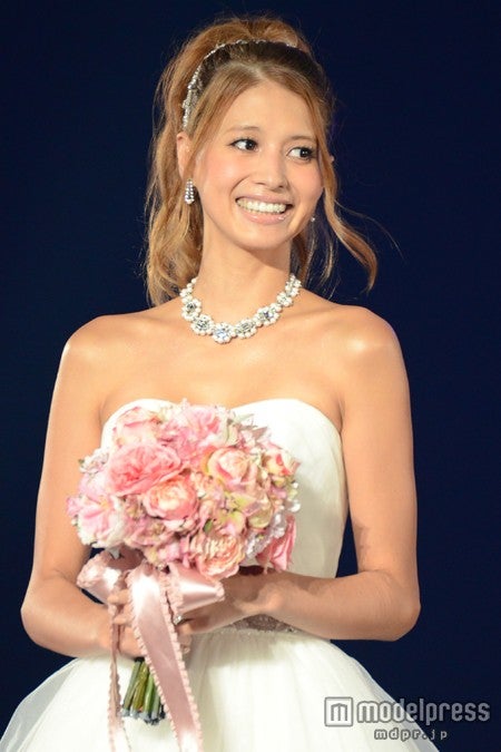 ファッションフェスタ「第17回 東京ガールズコレクション 2013 AUTUMN／WINTER」に出演した吉川ひなの