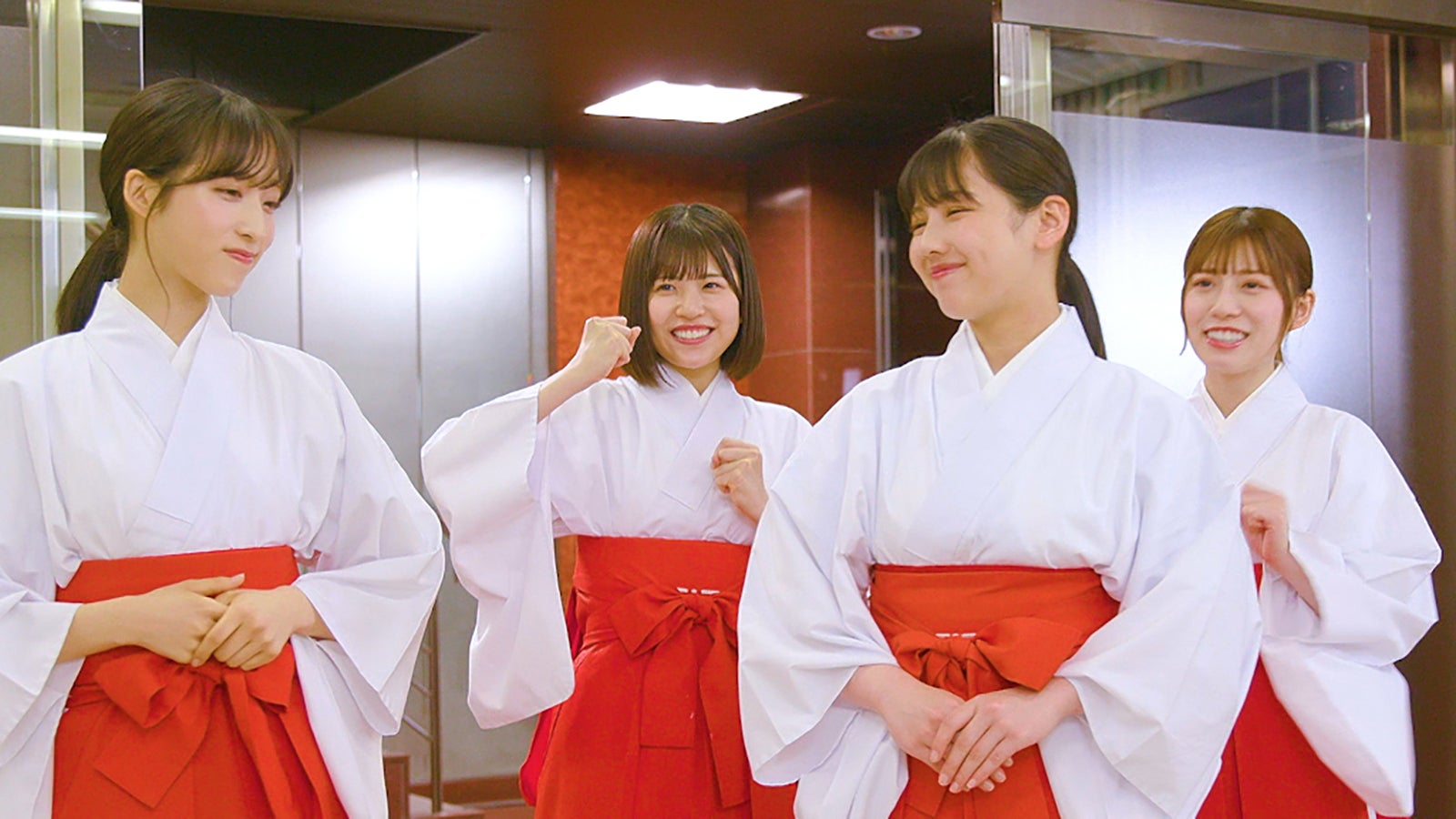 日向坂46渡邉美穂・松田好花・東村芽依、AKB48小栗有以と巫女姿で謎解き