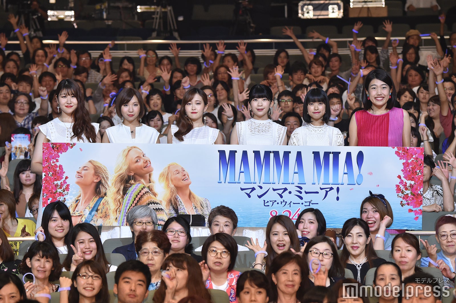 （左より）かれん、MAYU、芹奈、manaka、アサヒ、横澤夏子（C）モデルプレス