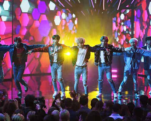 防弾少年団、アメリカで“トレンド1位”に「アメリカン・ミュージック・アワード」で熱狂パフォーマンス