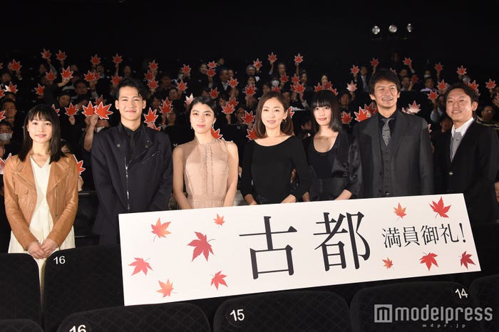 (左から)新山詩織、葉山奨之、成海璃子、松雪泰子、橋本愛、伊原剛志、Yuki Saito監督 (C)モデルプレス
