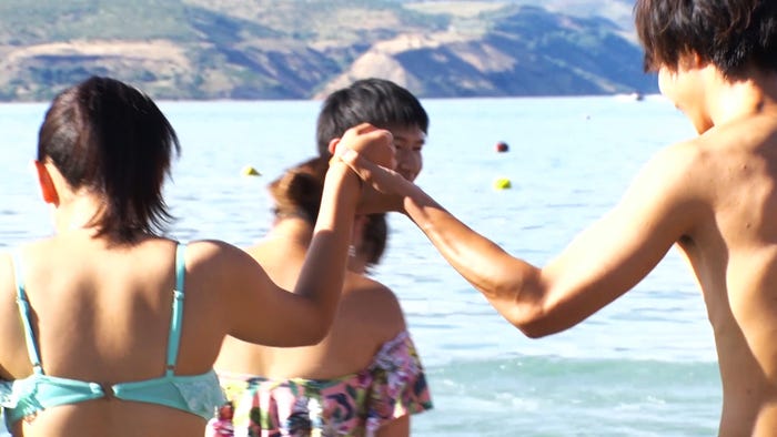 モアを気遣うDr.モリモリ「あいのり:Asian Journey」シーズン2第11話より(C)フジテレビ