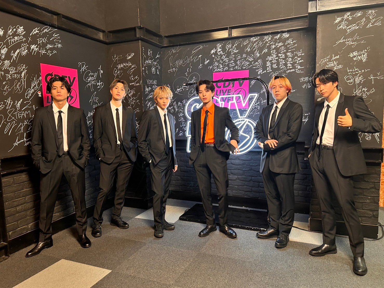 FANTASTICS、米津玄師「KICK BACK」“踊ってみた”に反響殺到「チェンソーマン」OP＆本家MVオマージュに「細かすぎる」「天才」の声