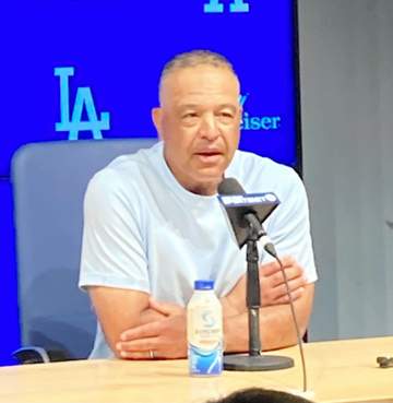 ロバーツ監督 大谷の次戦欠場を明言「明日はDHとしては出場しない」 右上腕二頭筋の張り、途中交代は「予防的措置」と説明 リアル二刀流で6回3失点＆3の0