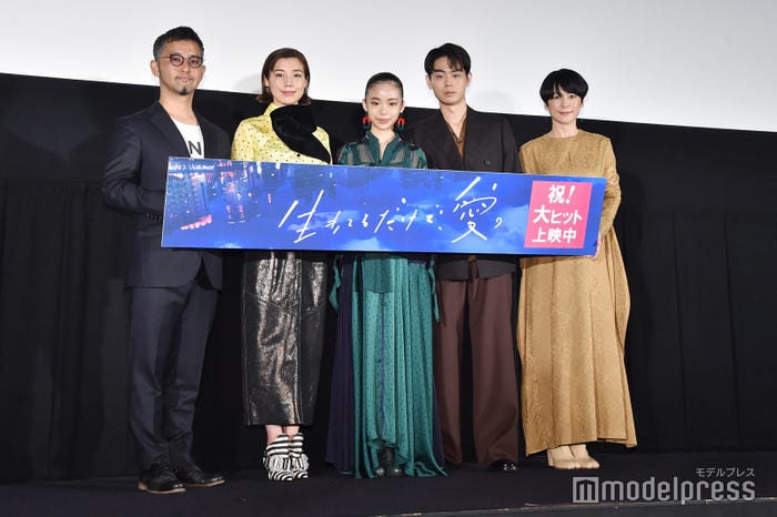 関根光才監督、仲里依紗、趣里、菅田将暉、西田尚美(C)モデルプレス